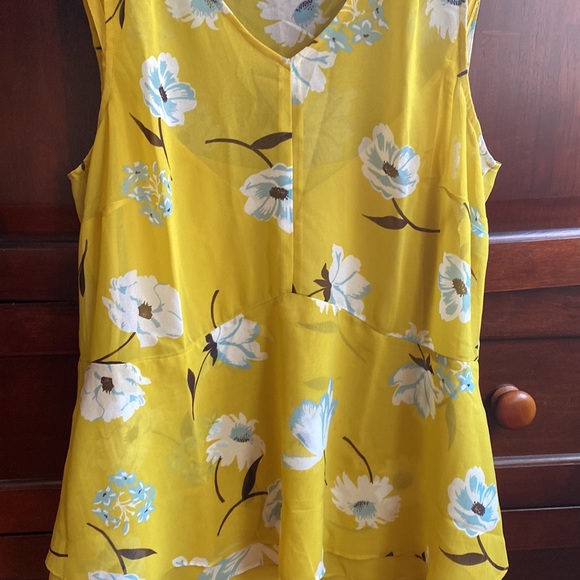 Cabi yellow floral top with liner - Picture 3 of 5